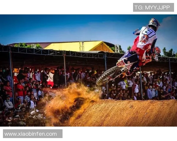 足球巨星挑战极速车赛展现超凡速度与激情的巅峰对决