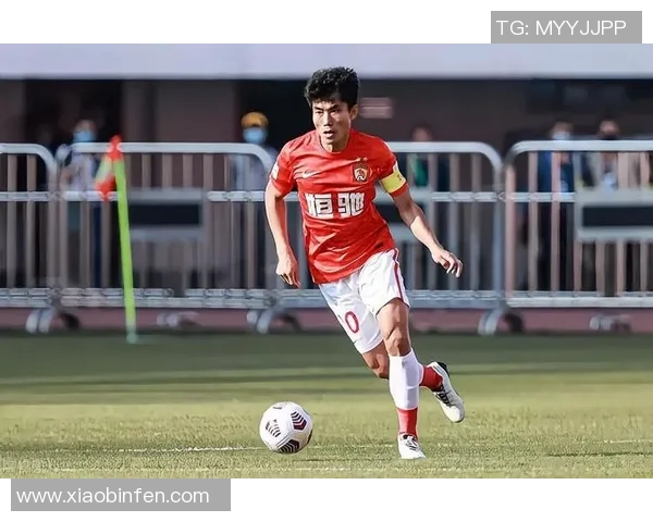 足球明星郑智的精彩瞬间与职业生涯回顾图片展览 足球明星郑智的精彩瞬间与职业生涯回顾图片展览